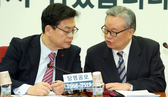 [포토]이야기 나누는 인명진-정우택