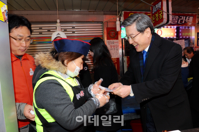 [포토]주영섭 중기청장, 부산 부평깡통시장 방문