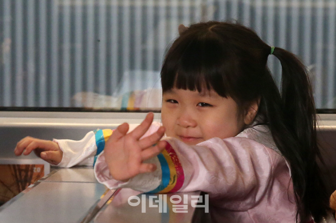 [포토]고향가는 꼬마아가씨