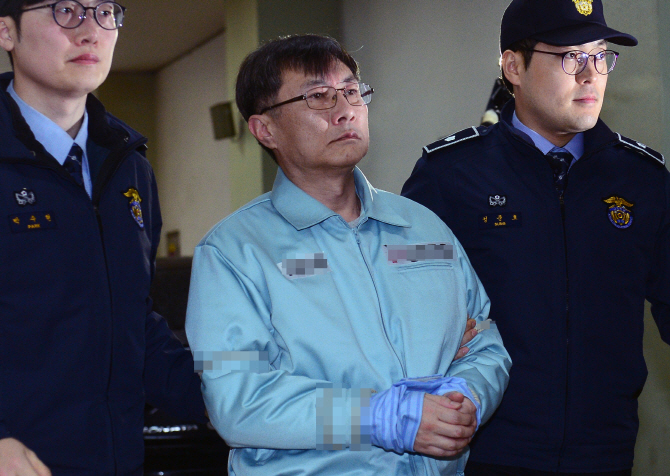 설 연휴 소환된 정관주 전 문체부 차관