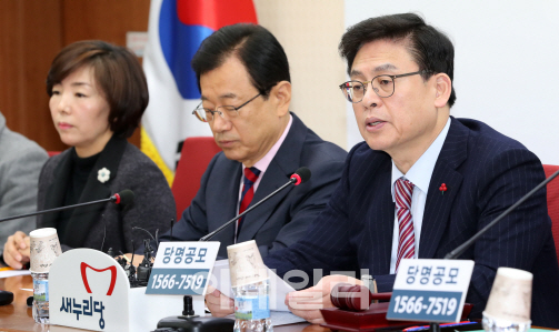 새누리당 엇갈린 평가, 문재인 비판하고 황교안 띄우기