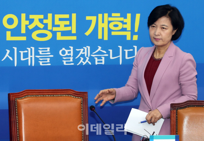 [포토]최고위 간담회 참석하는 추미애 대표