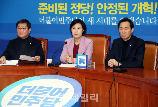 [포토]모두발언하는 추미애 대표
