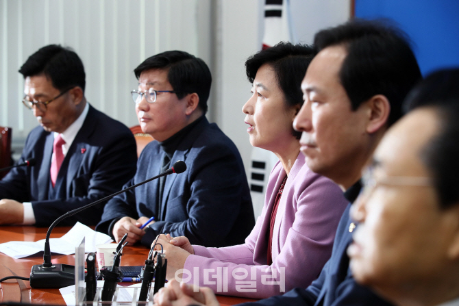 [포토]더민주당 최고위 간담회, '모두발언하는 추미애 대표'