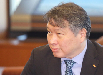 최태원 SK 회장, 사업구조 혁신 돌풍..연초 잇단 성과