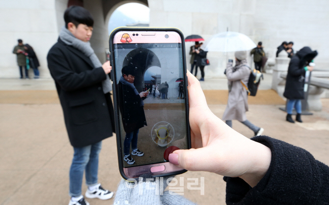 [포토]고궁까지 파고든 '포켓몬고' 열풍