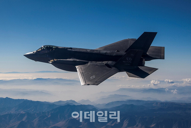 F-35 전투기 판매가 인하, 트럼프-록히드마틴 '생색내기'?