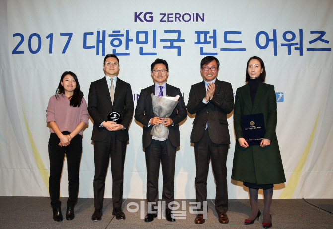 [포토]KG 제로인 2017 대한민국 펀드어워즈, '성과우수운용사(해외주식부문) 특별상 블랙록자산운...