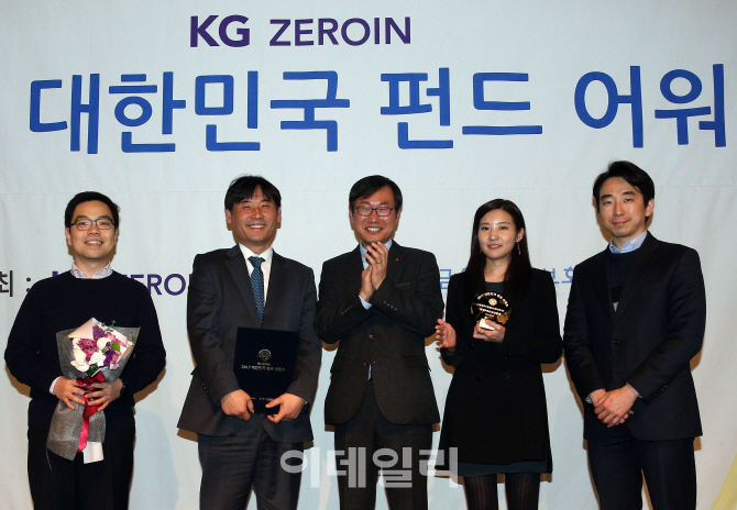 [포토]KG 제로인 2017 대한민국 펀드어워즈, '성과우수운용사(국내주식) 부문 특별상 유경PSG자산...