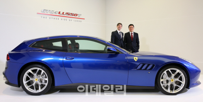 [포토]'페라리 GTC4 루쏘 T(GTC4Lusso T)'의 날렵한 옆라인