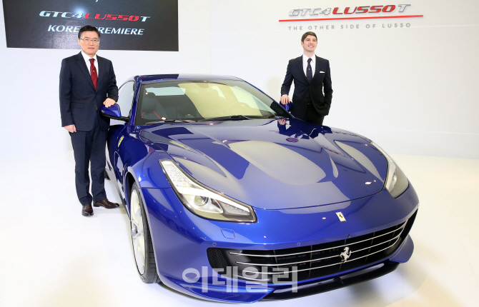 [포토]페라리 최초 V8 엔진탑재 4인승 모델 '페라리 GTC4 루쏘 T(GTC4Lusso T)'