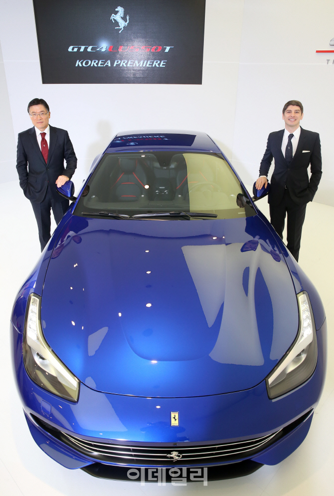 [포토]페라리 최초 V8 엔진탑재 4인승 모델 '페라리 GTC4 루쏘 T' 한국 상륙
