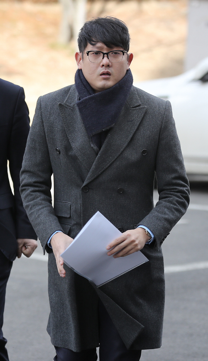 박헌영 K재단 과장 "내말이 모순인지 崔는 알 것"