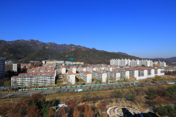 전매 금지 직격탄에도..과천 재건축 '고고'