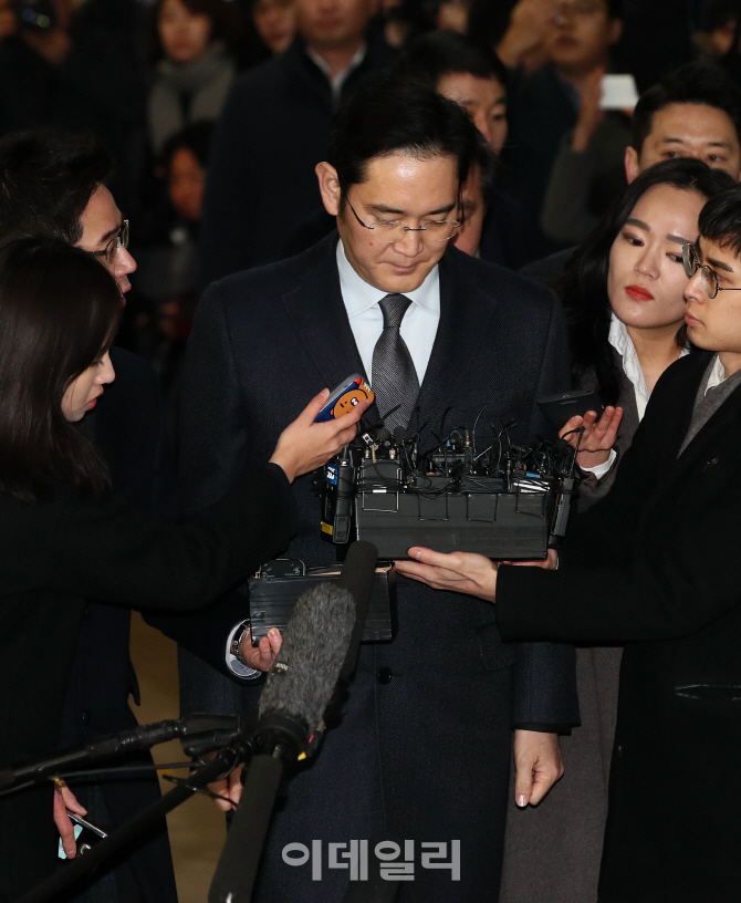 [포토]고개숙인 이재용 삼성전자 부회장, '특검 재소환'