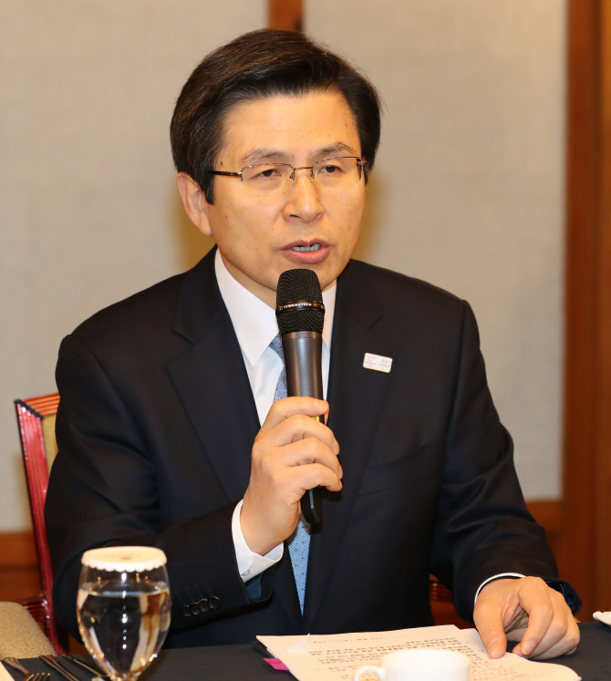 대북 경고음 높여가는 황교안…"망상 못벗어나면 자멸"(상보)