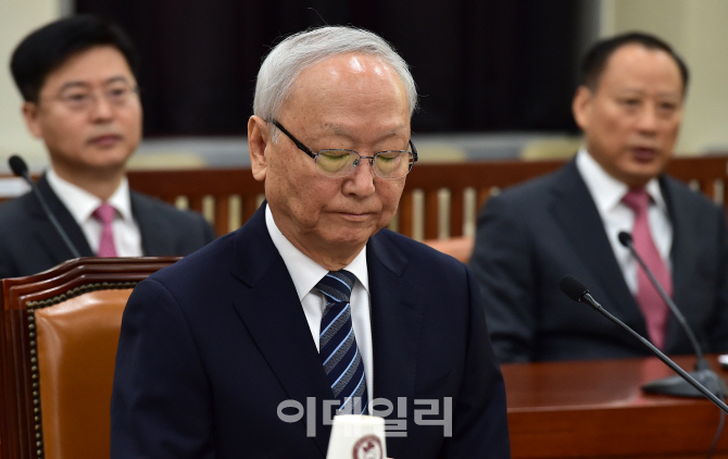 [포토]'국회 긴급 정보위 출석한 국정원장'
