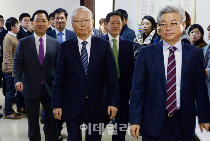 [포토]이병호 국정원장-이철우 국회 정보위원장, '긴급 정보위 출석'