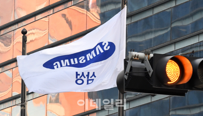 [포토]이재용 부회장 구속영장 재청구로 노란불 들어온 삼성