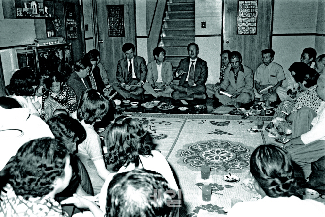 [포토] (서울 1974~78 모습) 구자춘 서울시장 자택에서 열린 첫 반상회 1976년