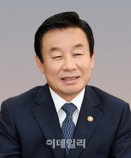  IT 장비는 재난 막는 첨병. 박인용 국민안전처 장관