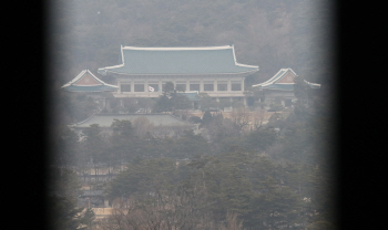 청와대 압수수색 각하..MB정부 때도 `불발`