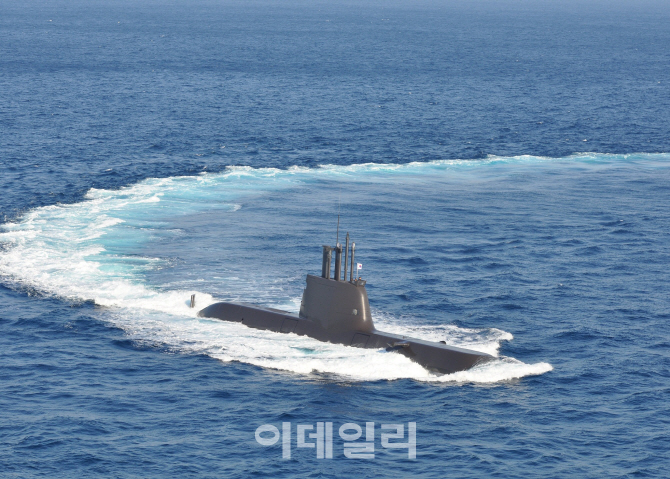 해군 '정지함', 지구 4반퀴 반 무사고 달성...214급 잠수함 세계 최초