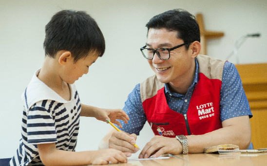 “꿈나무에게 미래를”…롯데마트, ‘샤롯데 봉사단’ 발대식 진행