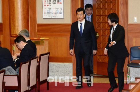 체포영장에 놀란 이영선 靑 행정관…내일 자진 출석