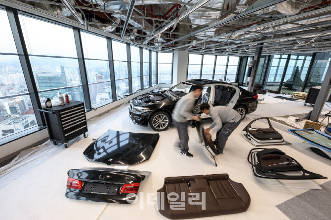 39층 나타난  BMW 뉴 5시리즈…차 어떻게 옮겼지?