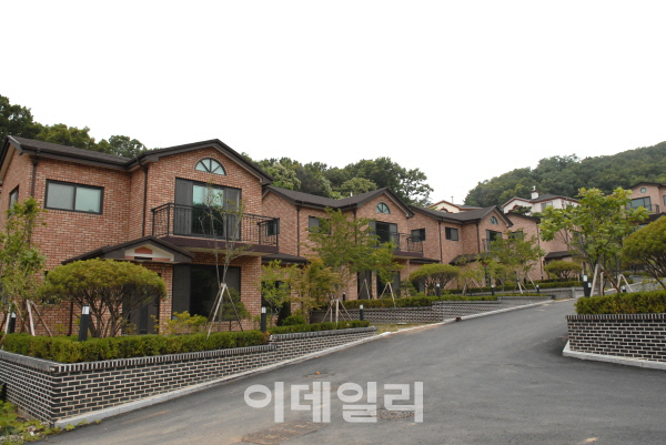 ‘SBS전원마을’앞 파주 포스필 타운하우스, 파주 부동산 ‘들썩’