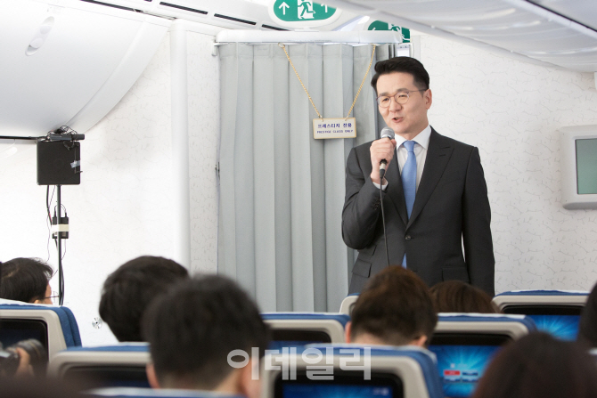 조원태 대한항공 사장 "효율 좋은 B787-9로 승부…올해 매출 12조 목표"