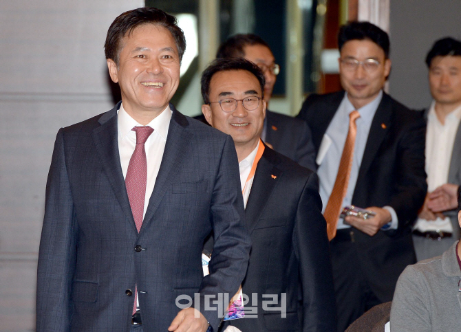 [포토]기자간담회 참석하는 박정호 SK텔레콤 사장