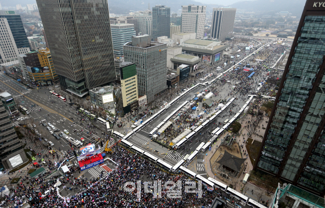 [포토]'둘로 나뉜 광화문'