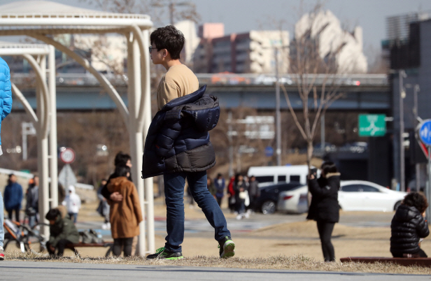 오늘 출근길 반짝추위…낮부터 기온 올라
