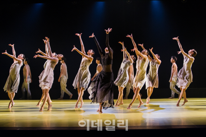 과거에서 새로움을…국립무용단 '회오리' 앙코르