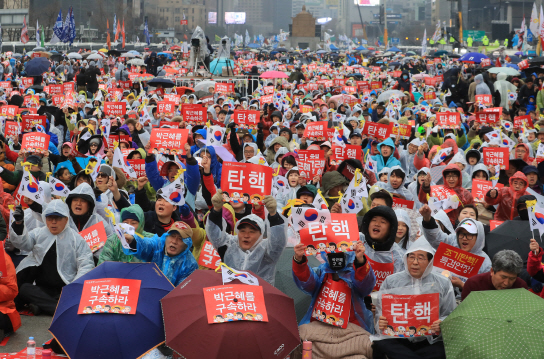 헌재 선고 임박…'촛불 VS 태극기' 탄핵찬반 주말 총공세