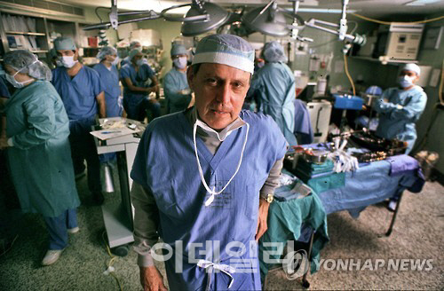 세계 최초 간이식 수술 성공 토머스 스타즐 박사 타계