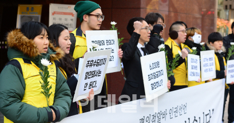 어리다고 임금 깎고 성희롱도…청소년 알바는 웁니다