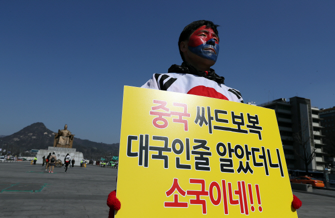 사드 보복 확산일로...경제성장률도 꺾인다(종합)