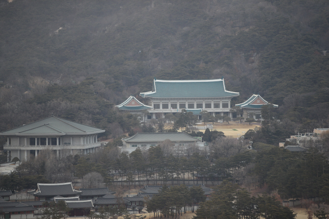 朴, 靑퇴거 문제 논의中..메시지 발신 '저울질'(종합)