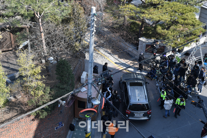 [포토] 朴 전 대통령 삼성동 사저 앞에 몰린 취재진