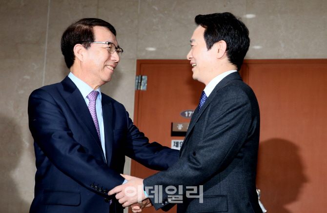 [포토]악수하는 정운찬-남경필