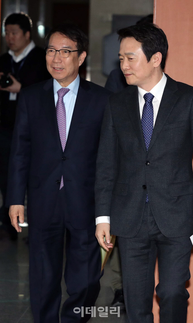 [포토]기자회견장 들어서는 정운찬-남경필
