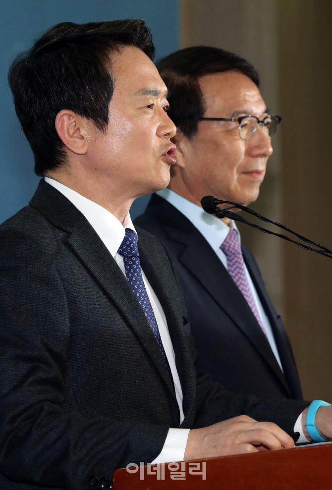 [포토]정치권에 토론회 제안하는 남경필 지사