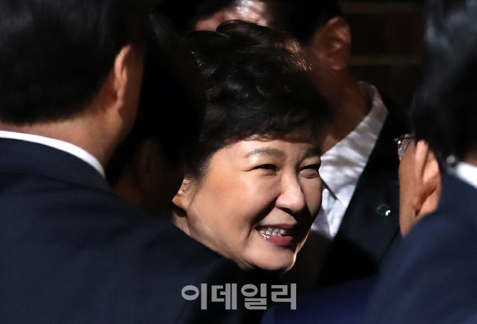 [포토]박근혜 전 대통령, "진실 반드시 밝혀질 것"