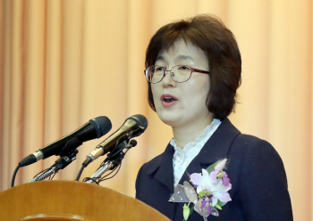 오늘 퇴임한 이정미 재판관은?…`49세에 최연소 헌법재판관 지명된 인물`