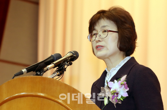 [줌인]사흘간 버틴 박근혜, 9분만에 떠난 이정미