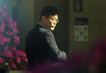 檢, 김창근 전 의장 등 SK그룹 수뇌부 소환…“사면관련 개입 없어”(종합)