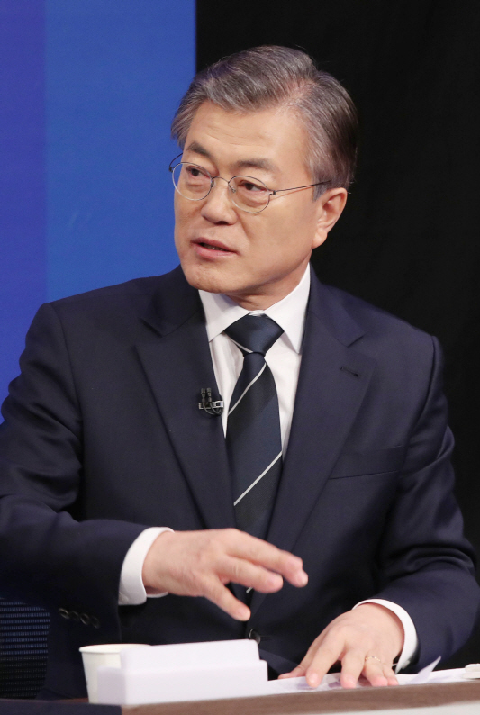 "문재인 아들 취업 특혜는 허위"..선관위, 위법게시물 단속
